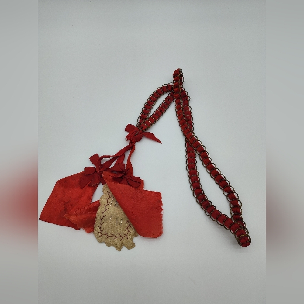 ANTIQUE Shaker Red Silk Ribbon & Brass Ring Chatelaine Cira 1850-1880 - Picture 5 of 7